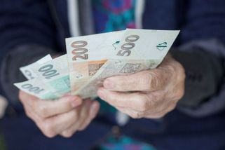 Systém penzí skončil loni v minusu 9,2 miliard, deficit meziročně klesl - Seznam Zprávy